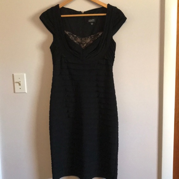 Adrianna Papell Dresses & Skirts - Adrianna Papell black cocktail dress size 8 lace